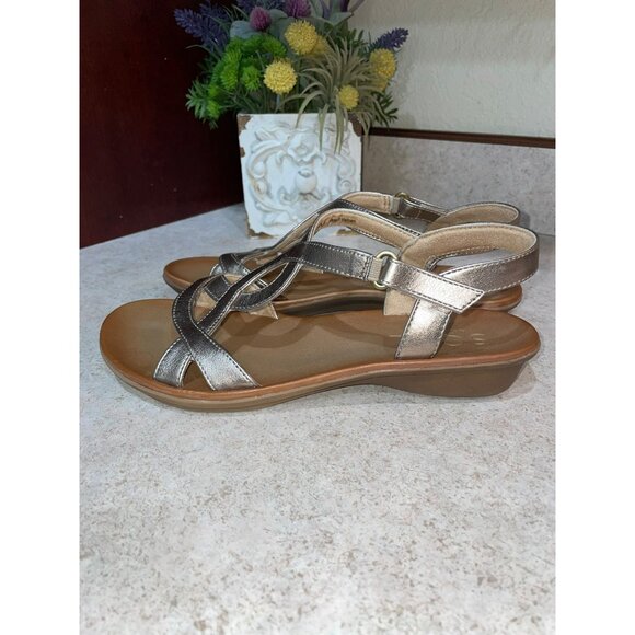 Soul Naturalizer Solo Metallic Cross Strap Sandals Size 8 Adjustable Buckle Soft - Picture 6 of 8
